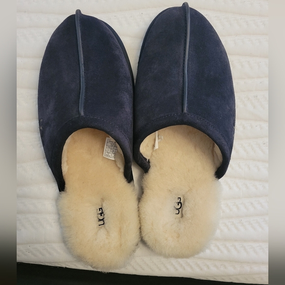 Ugg Men's Slippers - Picture 1 of 6